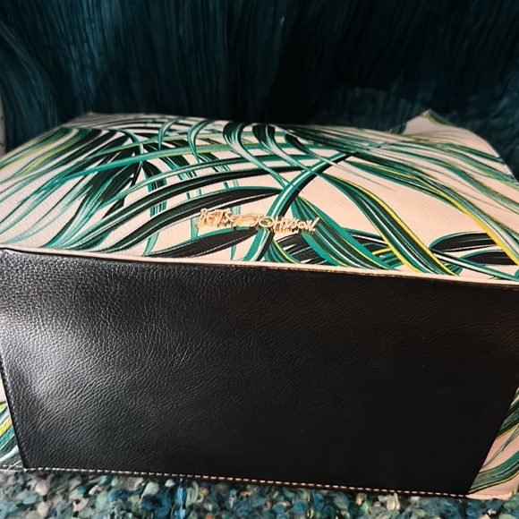 BETSEY Johnson phone bag & matching tote bag(new w/tags) - Picture 7 of 8